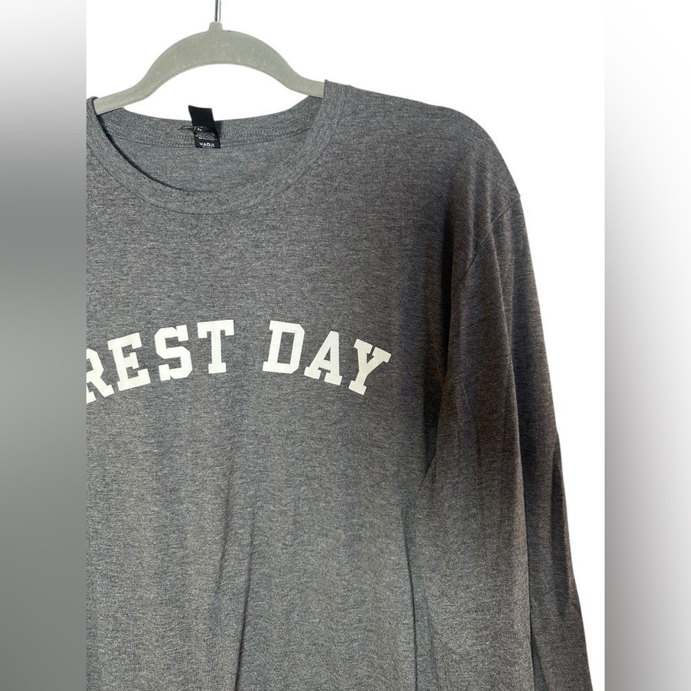 District Perfect Tri Long Sleeve “Rest Day” Graphic Tee Gray XL