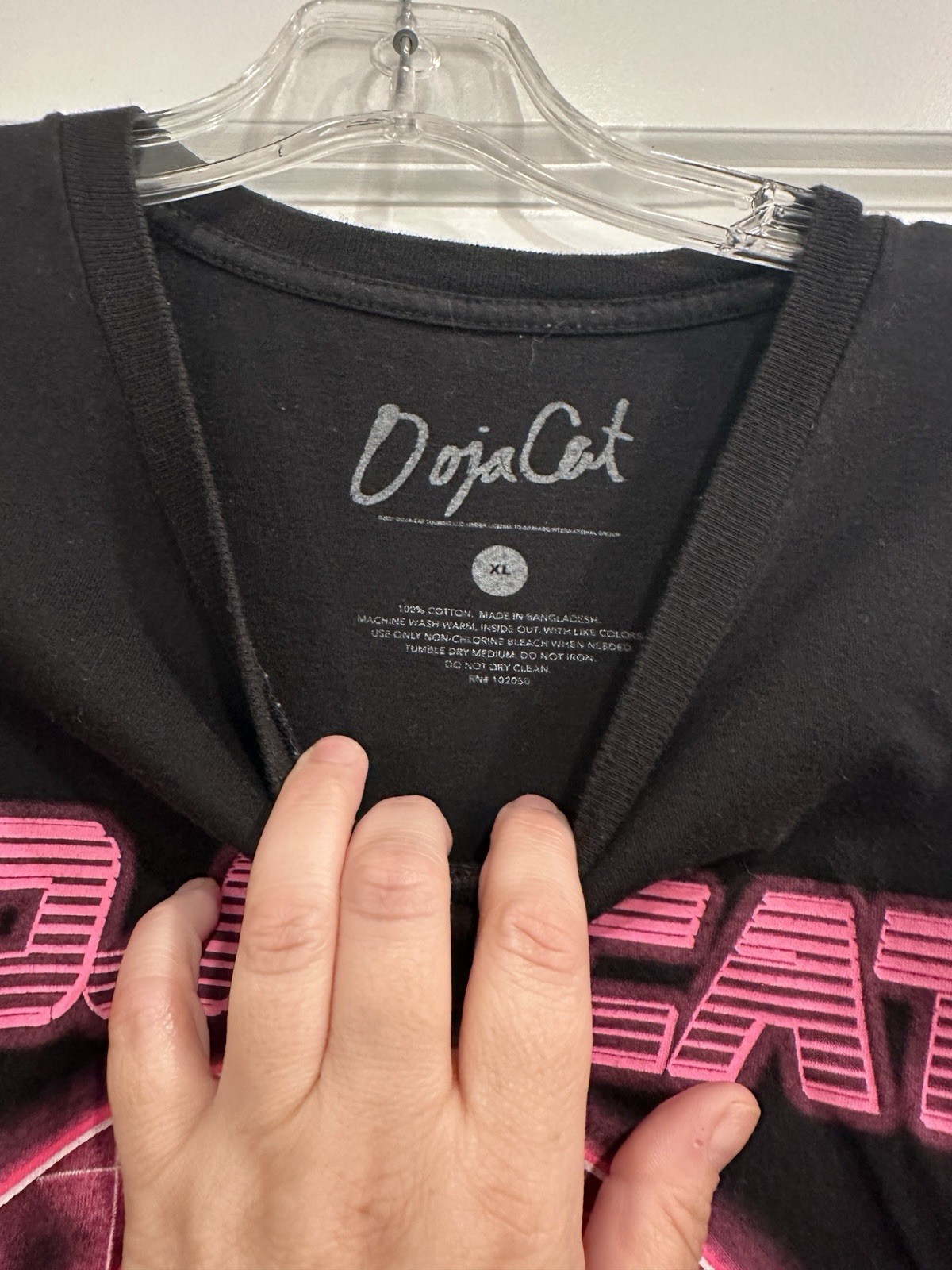 Doja Cat Black/Pink Graphic Logo Tee, Cotton Knit Crew Neck, XL Regular Fit