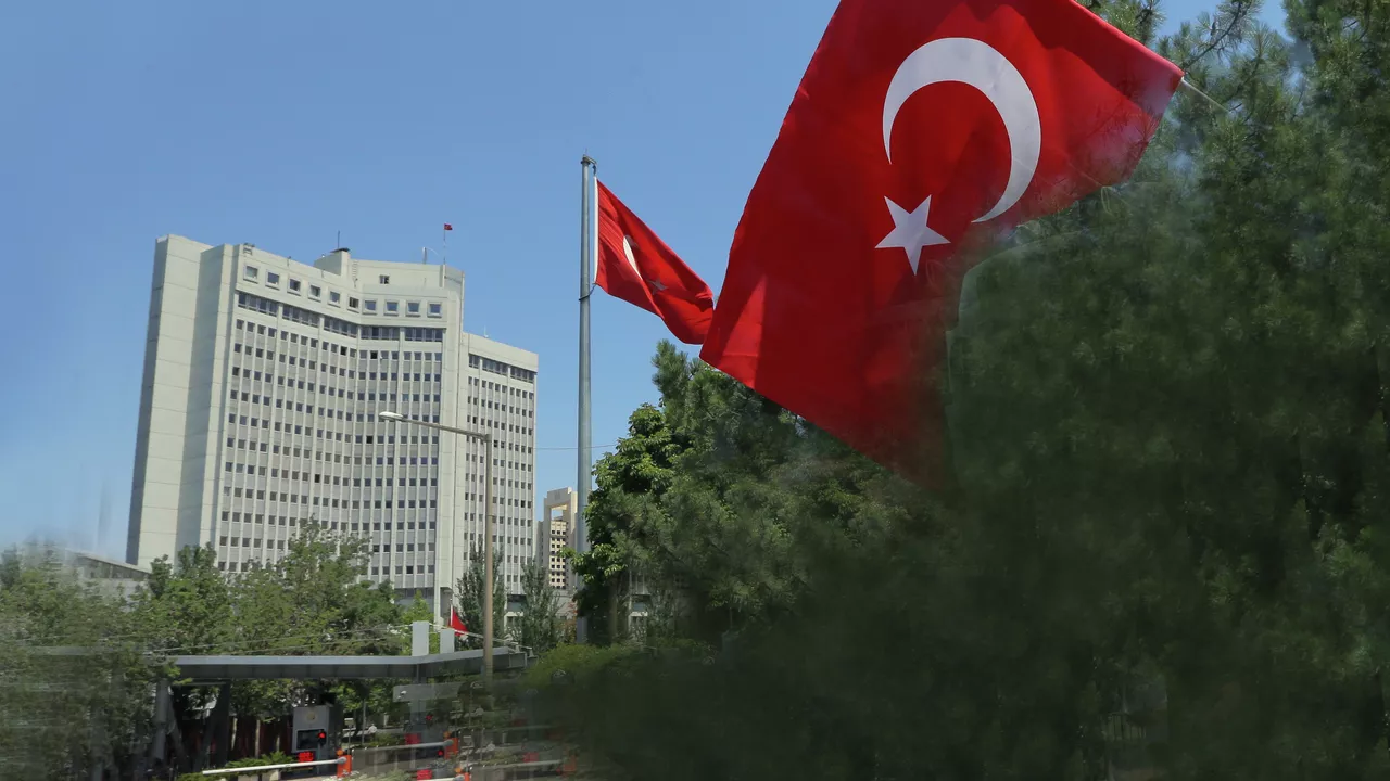 تركيا تستدعي السفير السويسري لدى أنقرة بسبب عمل استفزازي استهدف أردوغان