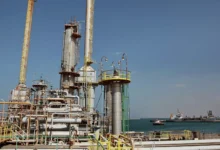 حكومة الدبيبة: إغلاق الحقول والموانئ النفطية يهدد استدامة توريد النفط الليبي