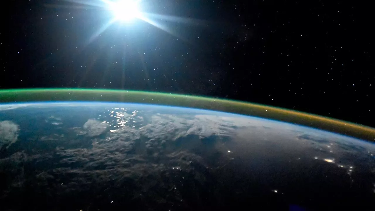 صور أقمار صناعية تكشف تغير لون محيطات الأرض وعلماء يحذرون من كارثة