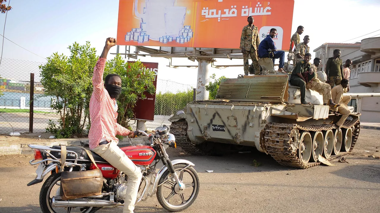 الجيش السوداني يفتح باب التطوع أمام الشباب لمواجهة "تمرد الدعم السريع"