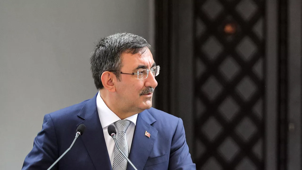 نائب الرئيس التركي يصل إلى قطر تمهيدا لجولة أردوغان الخليجية