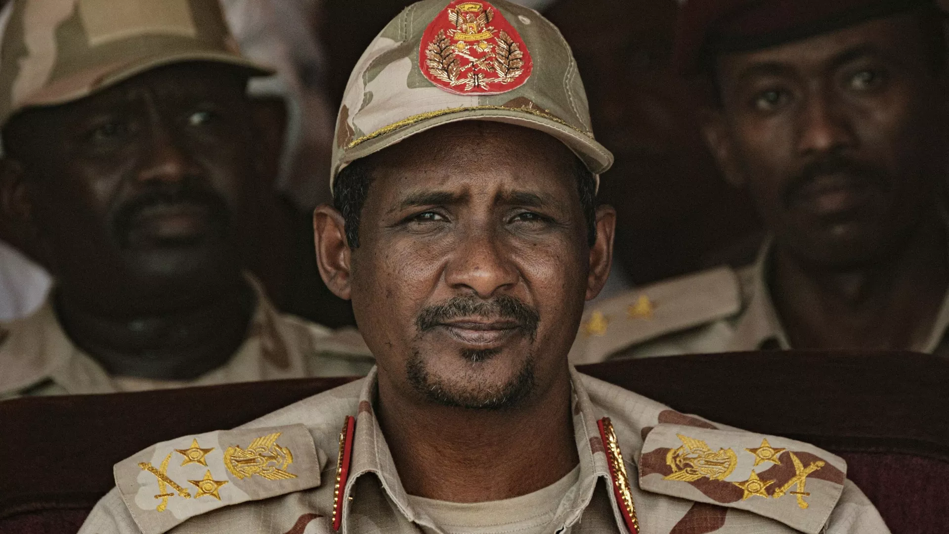 بينهم حميدتي وحمدوك... الخارجية السودانية تلغي جوازات دبلوماسية