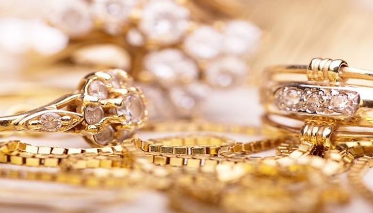 انخفض سعر الذهب في سوريا اليوم، الخميس 31 أغسطس، بشكل نسبي مع بداية التعاملات المبكرة في الأسواق السورية مع تراجع سعر الدولار،
