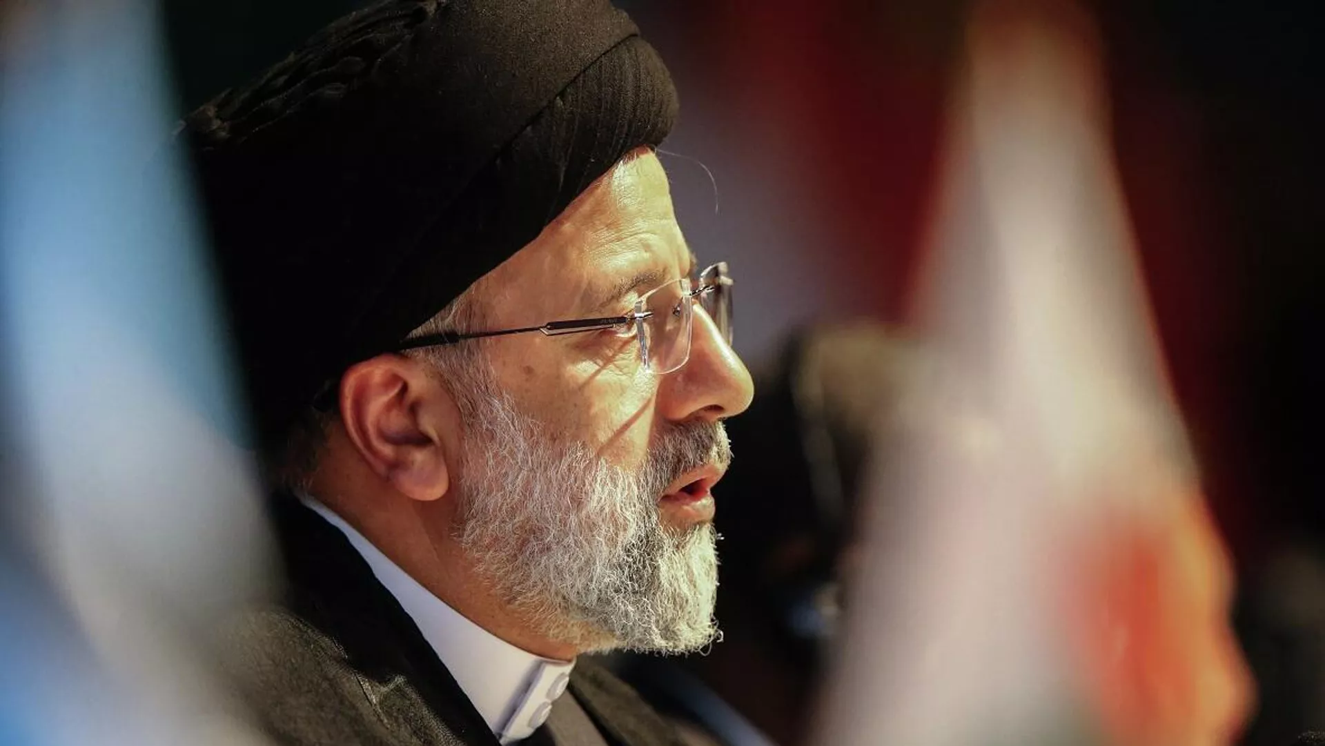 الرئيس الإيراني ينفي مجددا تسليم أسلحة إلى روسيا ويوجه نصيحة لأمريكا