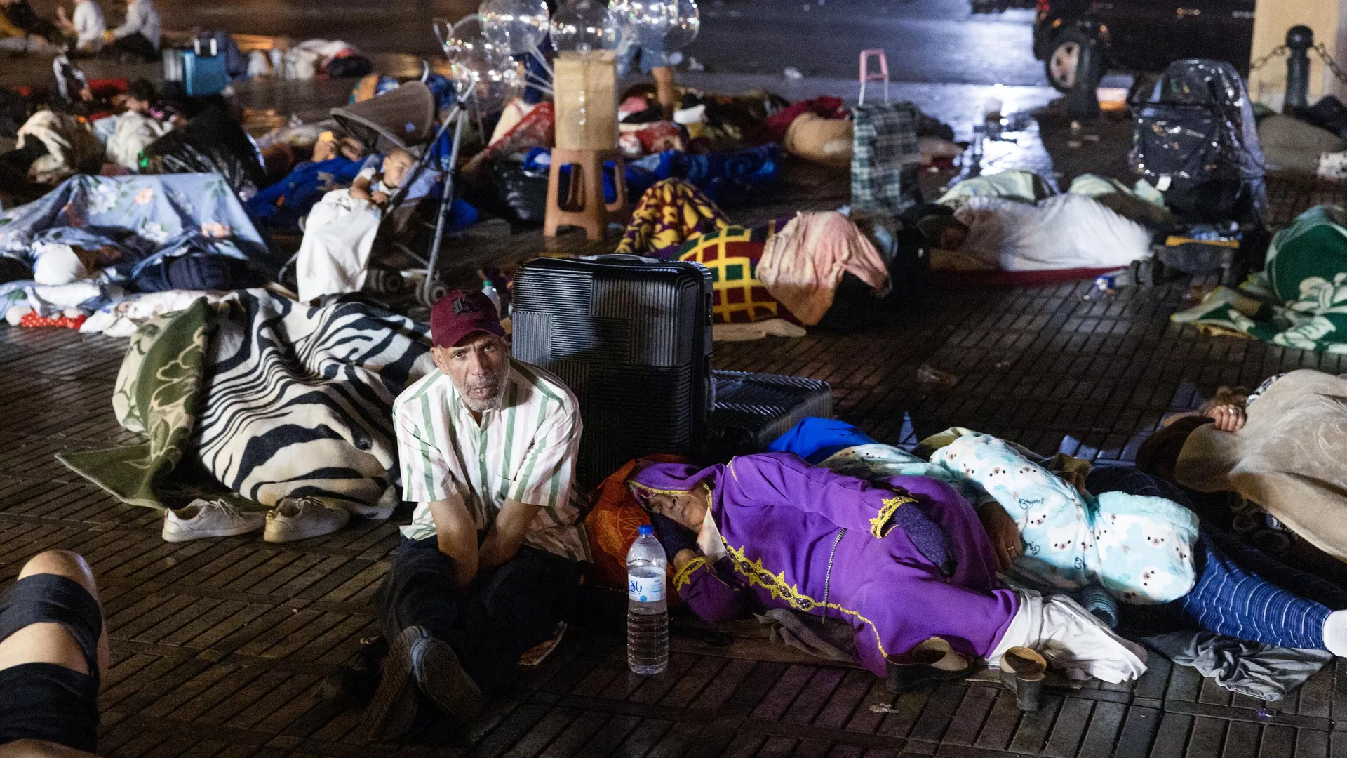 المغرب يبدأ إيصال المساعدات لمناطق الزلزال ويدعو للتبرع بالدم بشكل عاجل