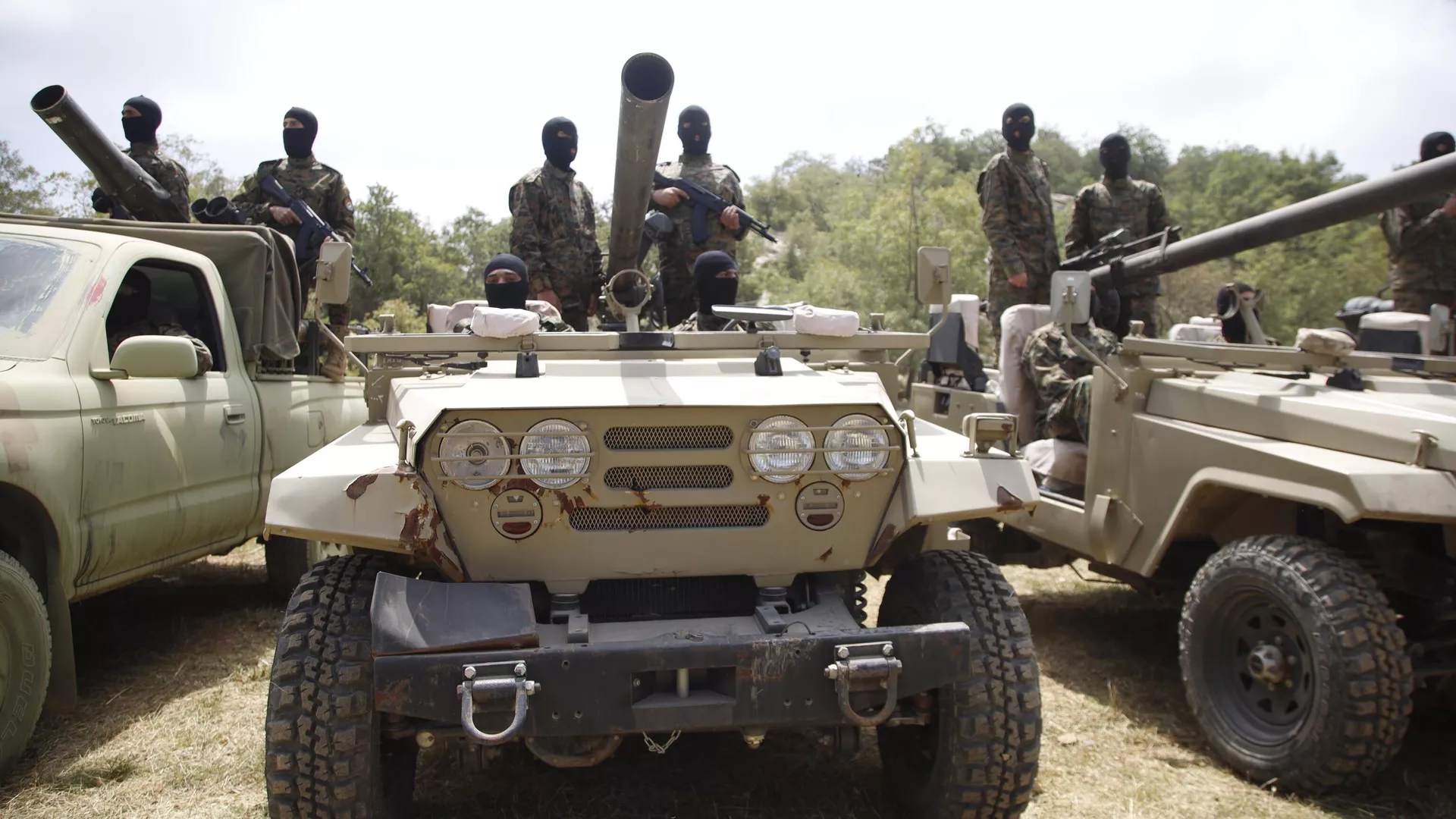 "حزب الله" اللبناني يقصف تجمعا لجنود إسرائيليين في ثكنة "بيرانيت" في المنطقة الحدودية