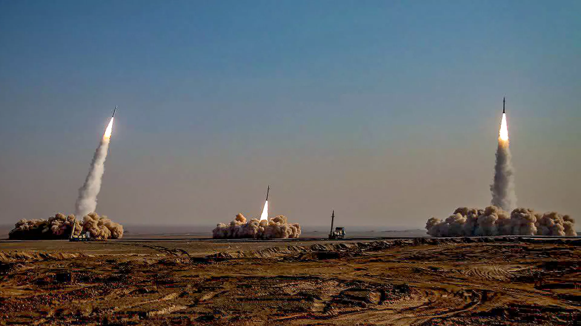 إيران تعلن إنتاج صاروخين جديدين مضادين للطائرات المسيرة وصواريخ كروز