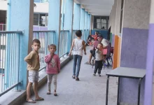 "الأونروا": قصف غزة يحرم 300 ألف طفل فلسطيني من التعليم