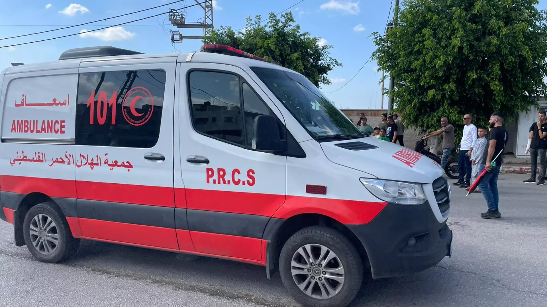 الجيش الإسرائيلي يقصف مقر حركة "فتح" في مخيم بلاطة ويوقع 7 ضحايا