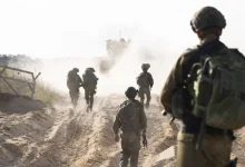 الجيش الإسرائيلي يستخدم معتقلا فلسطينيا كدرع بشري