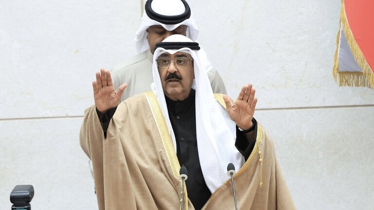 الشيخ مشعل الأحمد الجابر الصباح يؤدي اليمين الدستورية أميرا لدولة الكويت