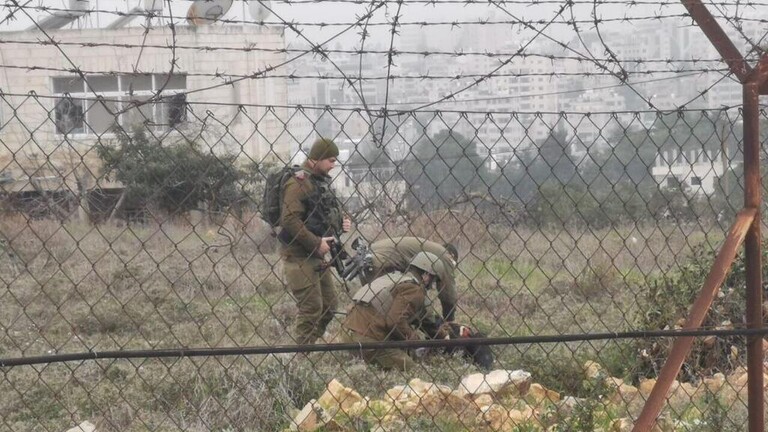 الجيش الإسرائيلي يطلق النار على فلسطينية ويعتقلها بدعوى محاولتها تنفيذ عملية طعن