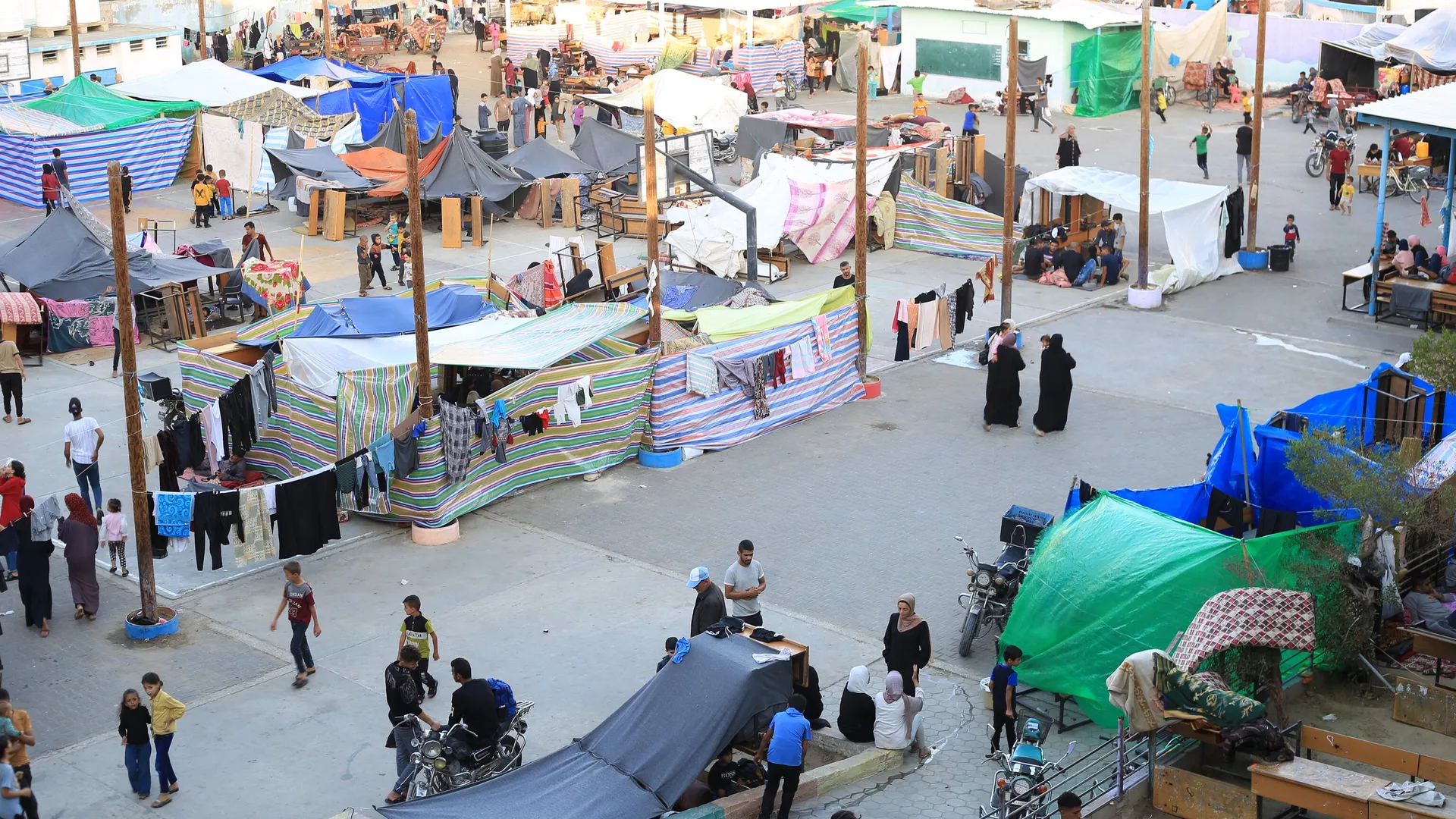 الجيش الإسرائيلي يقتحم مشافي خان يونس بغزة وينكل بكوادرها الطبية