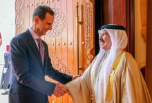 الرئيس السوري بشار الأسد وملك البحرين حمد بن عيسى آل خليفة، قبيل انطلاق القمة العربية في العاصمة المنامة، 16 مايو 2024.