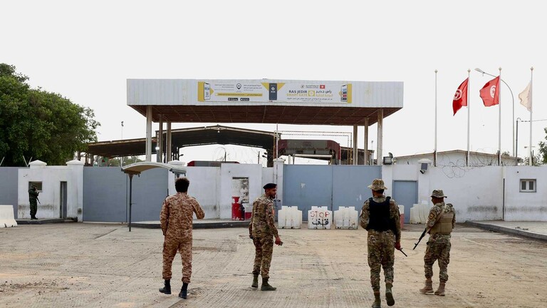 معبر اجدير الحدودي بين ليبيا وتونس