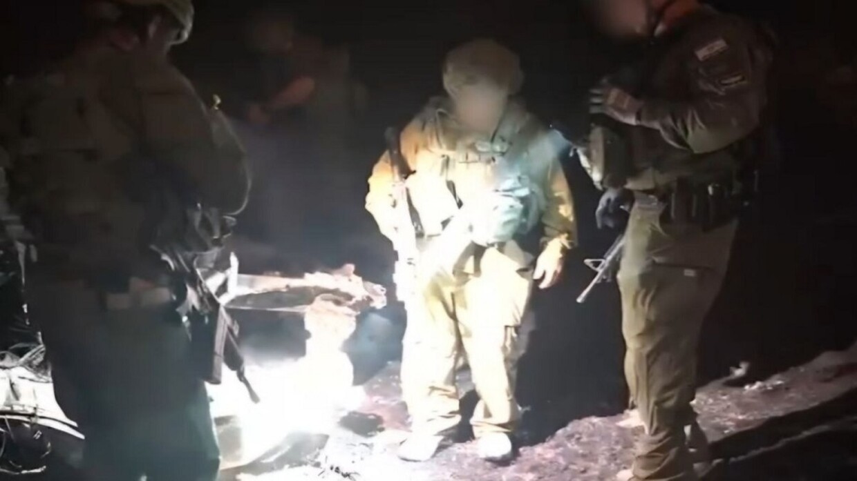 الجيش الإسرائيلي يمشط المنطقة بعد تفجير سيارة مفخخة في عتصيون بمدينة الخليل في الضفة الغربية / الجيش الإسرائيلي