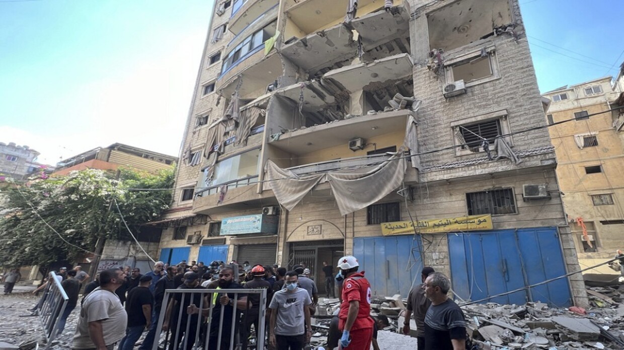 غارة إسرائيلية استهدفت مبنى في منطقة الغبيري بالضاحية الجنوبية لبيروت / AP