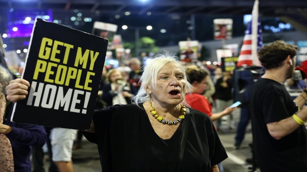 من الاحتجاجات المطالبة بصفقة تعيد الأسرى الإسرائيليين من قطاع غزة - تل أبيب نوفمبر 2024 / Globallookpress