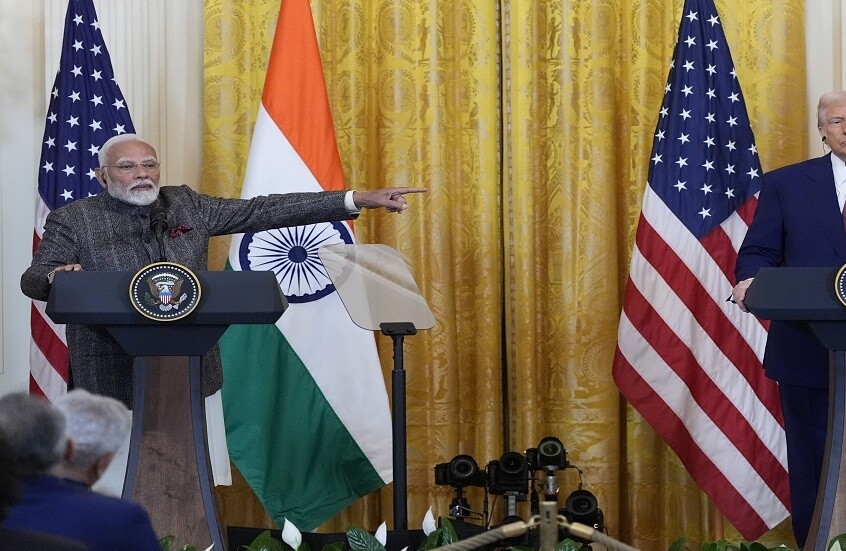 ترامب (يمين) برفقة مودي خلال مؤتمر صحفي عقداه في البيت الأبيض / AP