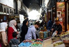 مواطنون في أسواق دمشق تحضيرا لاستقبال عيد الفطر - مارس 2025 / سانا