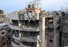 صورة للمنطقة المتضررة بعد أن استهدفت الطائرات الإسرائيلية مبنى في منطقة الضاحية الجنوبية لبيروت، لبنان، في 1 أبريل 2025. / Gettyimages.ru