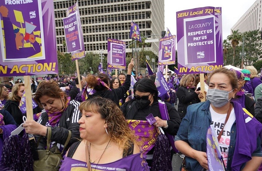 عمال مقاطعة لوس أنجلوس يتظاهرون في وسط المدينة، صورة نقابة عمال الخدمات الدولية. / Legion-Media