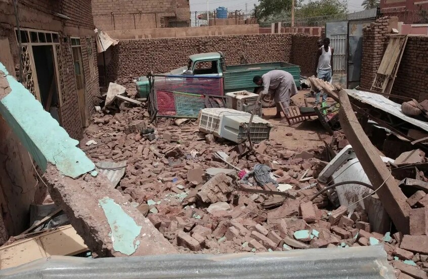السودان.. مئات الجثث في طرق ومنازل "زمزم" لم تدفن رغم مرور ثلاثة أسابيع / AP