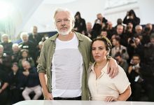 جوليان أسانج وزوجته ستيلا خلال مشاركتهما في مهرجان "كان" / Gettyimages.ru