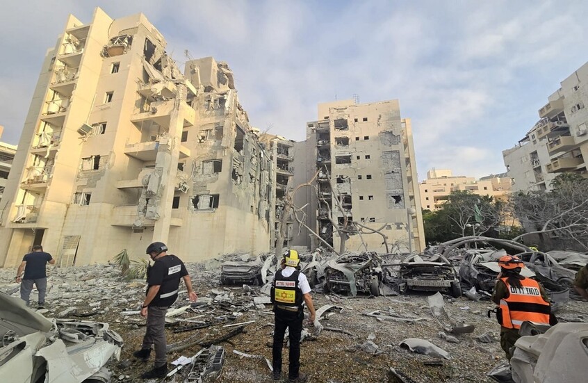 مبنى متضرر جراء سقوط صاروخ إيراني قبل دقائق من سريان وقف إطلاق النار - بئرالسبع 24 يونيو 2025.