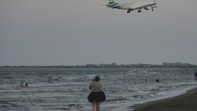 طائرة إسرائيلية تستعد للهبوط في مطار لارنكا القبرصي / AP