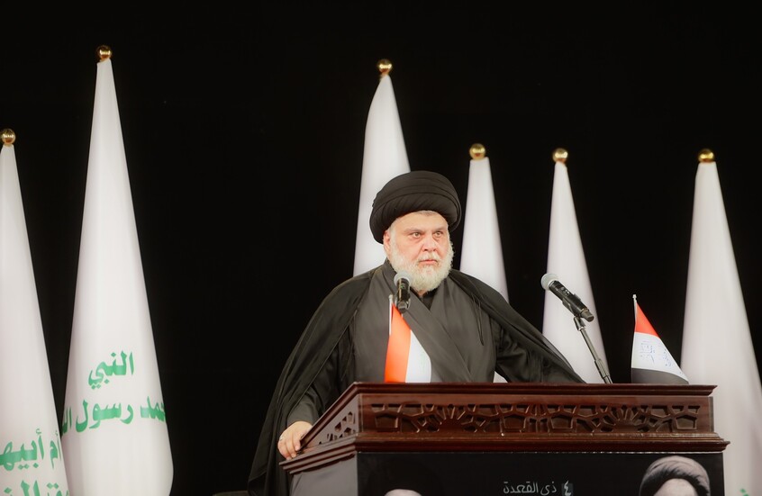 في النجف، العراق، في الأول من مايو 2025، ألقى زعيم التيار الوطني الشيعي في العراق مقتدى الصدر، كلمة أمام حشدٍ من أنصاره في مدينة النجف الأشرف، مُحييًا ذكرى "استشهاد" والده، آية الله العظمى محمد محمد صادق الصدر، وإخوته. / Gettyimages.ru