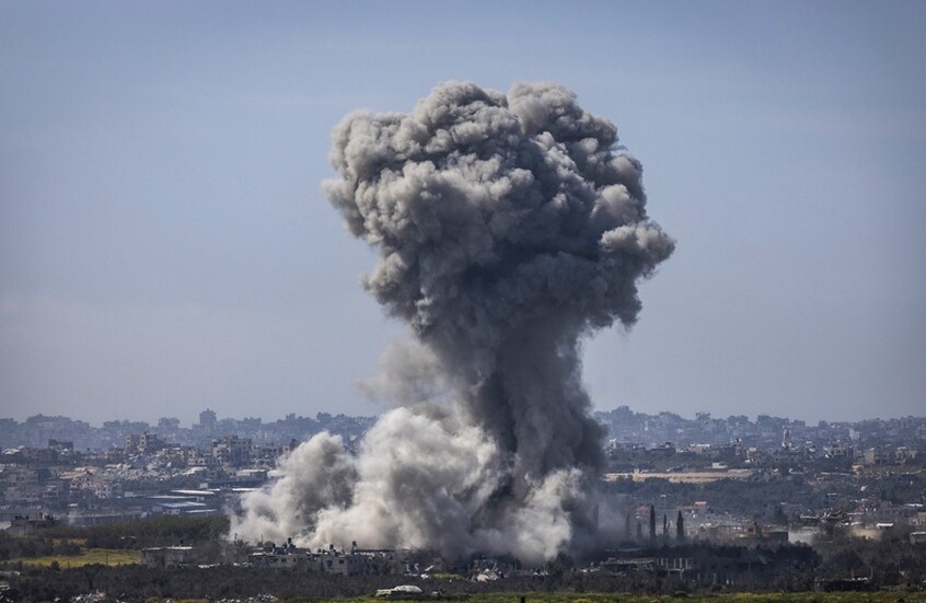 قصف إسرائيلي على غزة / Globallookpress