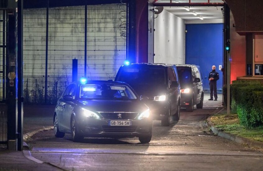 القافلة الأمنية التي تقل جورج عبدالله من السجن إلى المطار / AFP