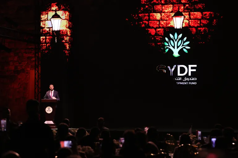 الشرع يؤكد أن الصندوق ليس استجداء للصدقة وإنما مساهمة من السوريين في إعمار بلدهم (الأناضول)