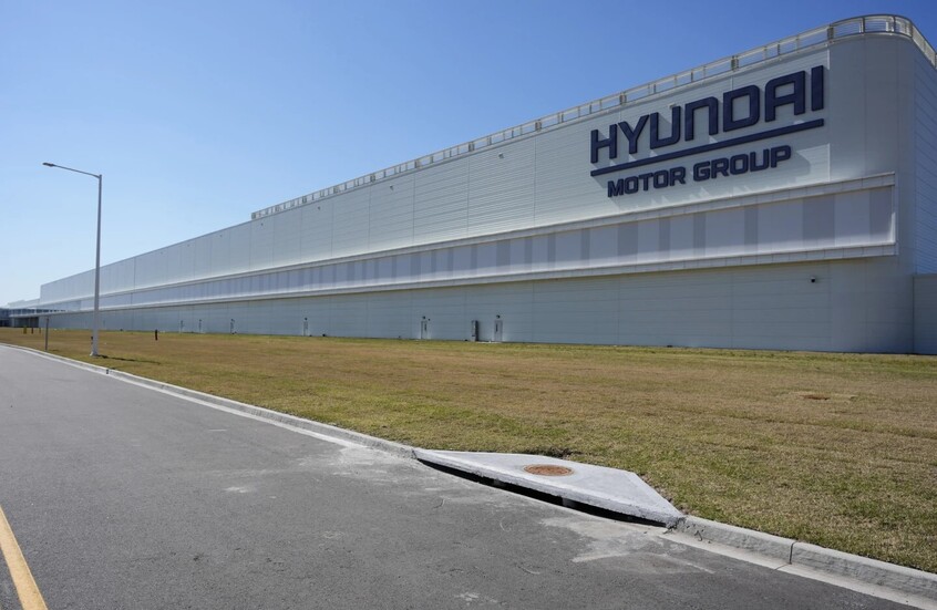 الولايات المتحدة.. اعتقال المئات في مصنع لشركة "هيونداي" وسيئول تعرب عن قلقها / AP