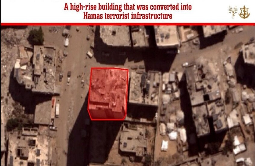 صورة وزعها الجيش الإسرائيلي بعد قبل استهدافه برجا سكنيا قرب ميناء غزة ويرجح أنه "برج الغفري".