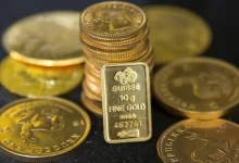 سبائك ذهبية معروضة لدى تجار المعادن الثمينة في هاتون غاردن ميتالز في لندن (رويترز)