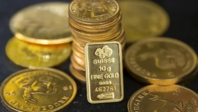 سبائك ذهبية معروضة لدى تجار المعادن الثمينة في هاتون غاردن ميتالز في لندن (رويترز)