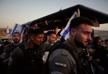 "كتائب القسام": سنسلم جثتي رهينتين إسرائيليين مساء الثلاثاء / AP