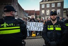 مظاهرة مضادة لإحدى المظاهرات المطالبة بترحيل اللاجئين في هولندا. / Gettyimages.ru