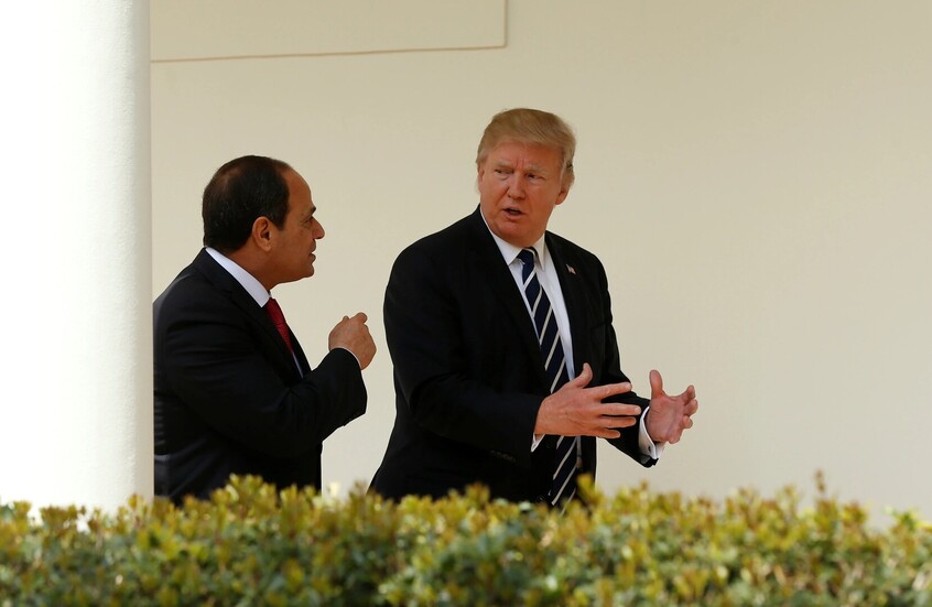 السيسي وترامب خلال جولة في أروقة البيت الأبيض