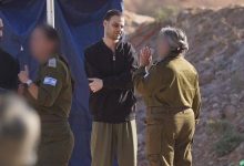 الأسير الإسرائيلي المحرر، ألون أوهل. 13 اكتوبر 2025.