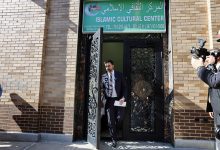 المرشح الديمقراطي لرئاسة بلدية مدينة نيويورك زهران ممداني خارجا من المركز الثقافي الإسلامي في مدينة برونكس / Gettyimages.ru