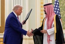 ولي العهد السعودي الأمير محمد بن سلمان (يمين)، والرئيس الأمريكي دونالد ترامب (يسار). / AP