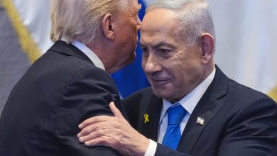 رئيس الوزراء الإسرائيلي بنيامين نتنياهو (يمين الصورة)، الرئيس الأمريكي دونالد ترامب (يسار الصورة) / Gettyimages.ru