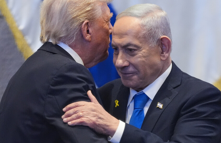 رئيس الوزراء الإسرائيلي بنيامين نتنياهو (يمين الصورة)، الرئيس الأمريكي دونالد ترامب (يسار الصورة) / Gettyimages.ru