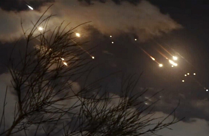 موجة صواريخ إيرانية تضرب إسرائيل / AP