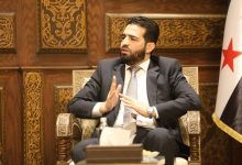 الرئيس السوري أحمد الشرع خلال اتصال هاتفي مباشر أجراه مع محافظ اللاذقية محمد عثمان / RT